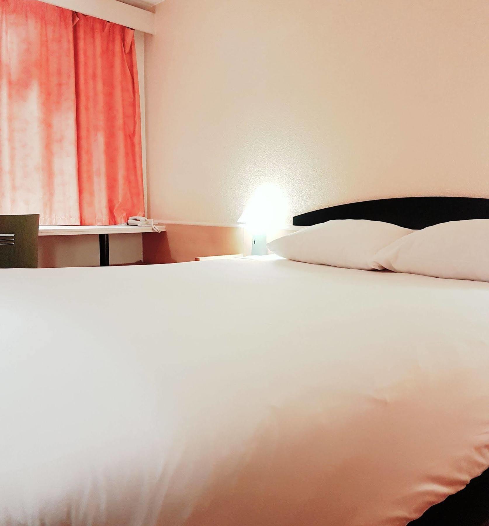 Ibis Porte De Genève 3*